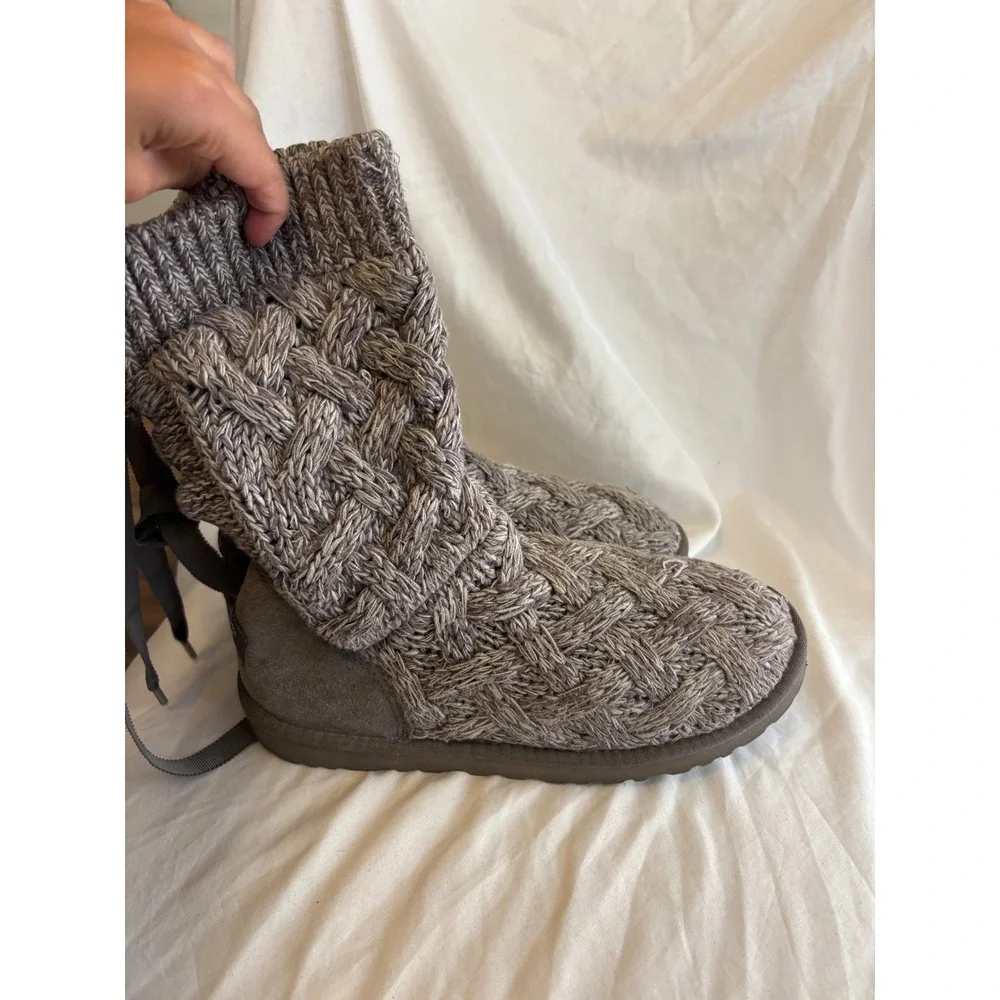 UGG Australia Isla Grey Cable Knit Ribbon Lace Up Boots Women Size 7 1016554